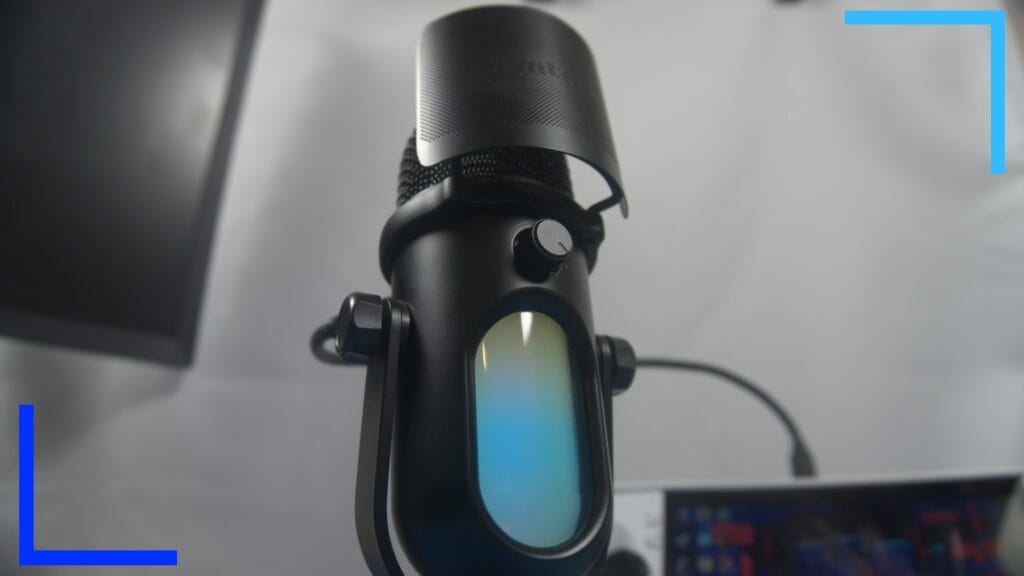 Крупный план основной капсулы RGB с желто-синим градиентом.